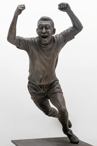 The one-off bronze of Pelé scoring the first goal of the 1970 World Cup Final by renowned sculptor Andy Edwards.