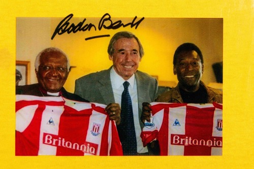 The shirt is framed with a photo of Pelé with Gordon Banks and Archbishop Desmond Tutu, signed by Banks.