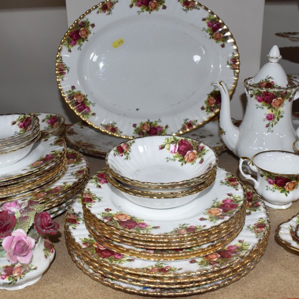 Royal Albert Old Country Roses Dinner Service And Giftware Sold £400