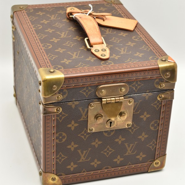 Louis Vuitton Travel Case Sold £1,000
