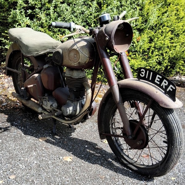 1940s BSA C11 motorbike sold £400.jpg