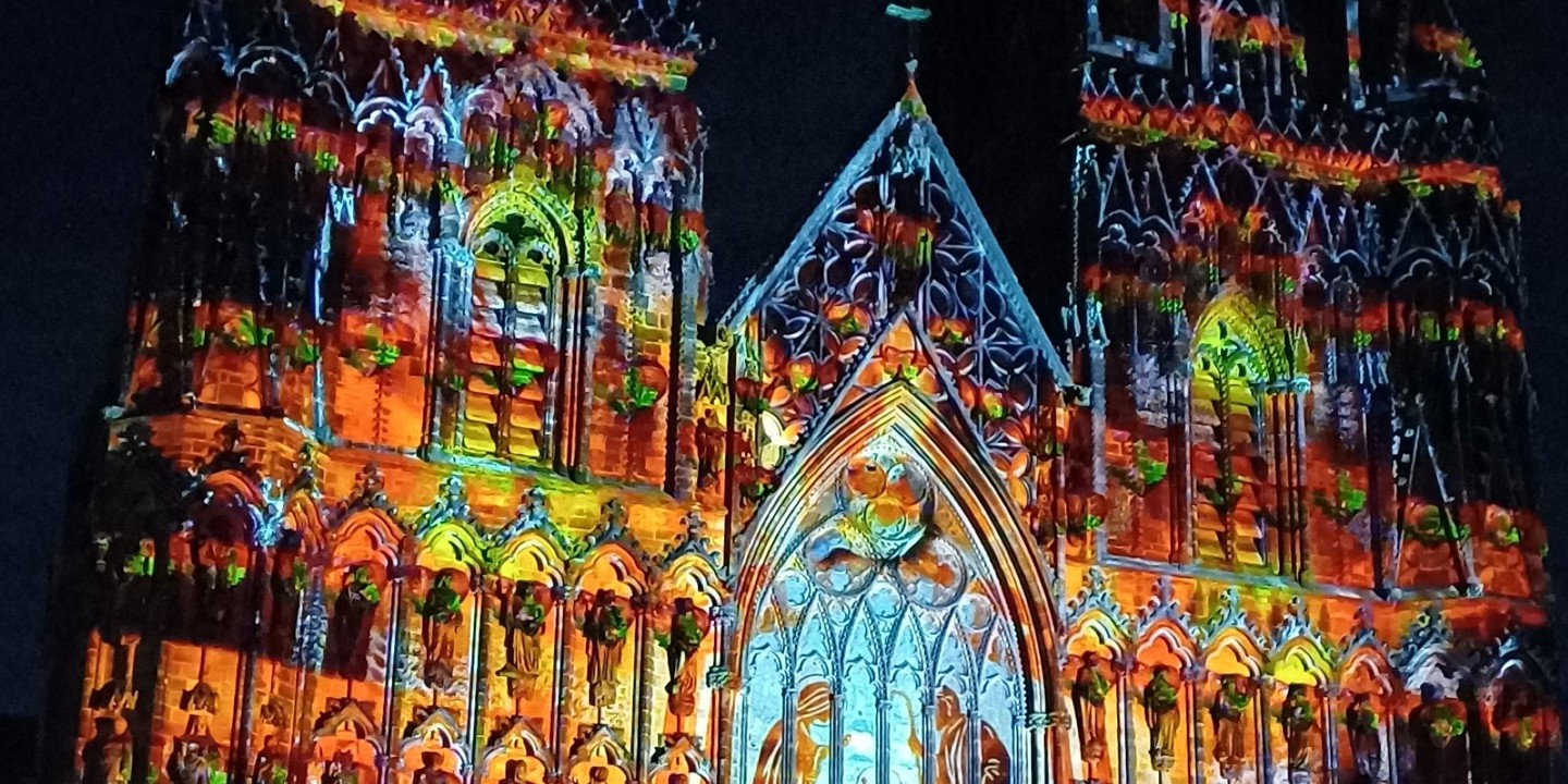2025 Lichfield Cathedral Christmas Light Show (11)