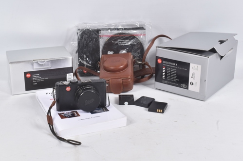 Lot 244: Leica D-LUX 4 digital camera set.