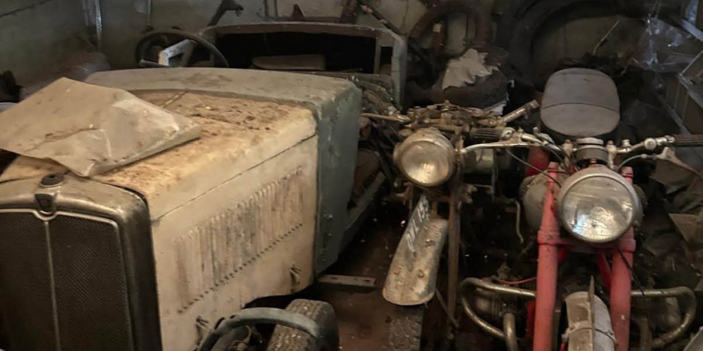 Early Morris car and motorbikes garage resize.jpg