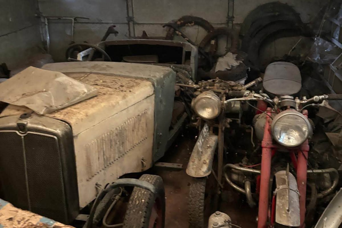 Early Morris car and motorbikes garage resize.jpg