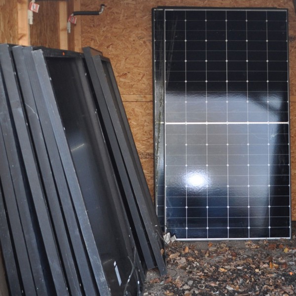 16 UE Solar Panels Sold £540