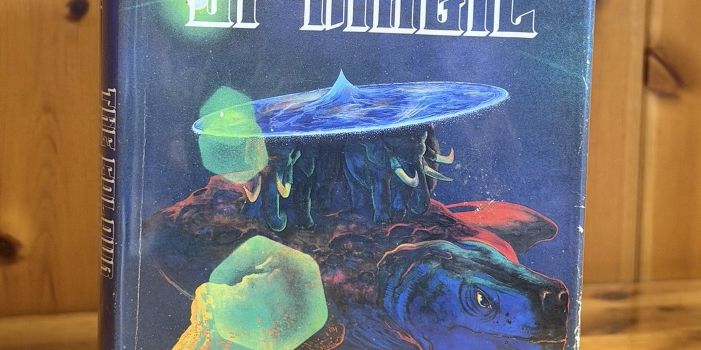 Terry Pratchet book The Colour Of Magic First Edition First State J1.jpg