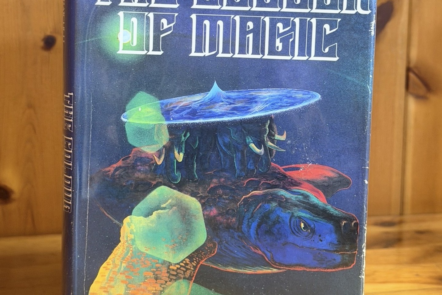 Terry Pratchet book The Colour Of Magic First Edition First State J1.jpg