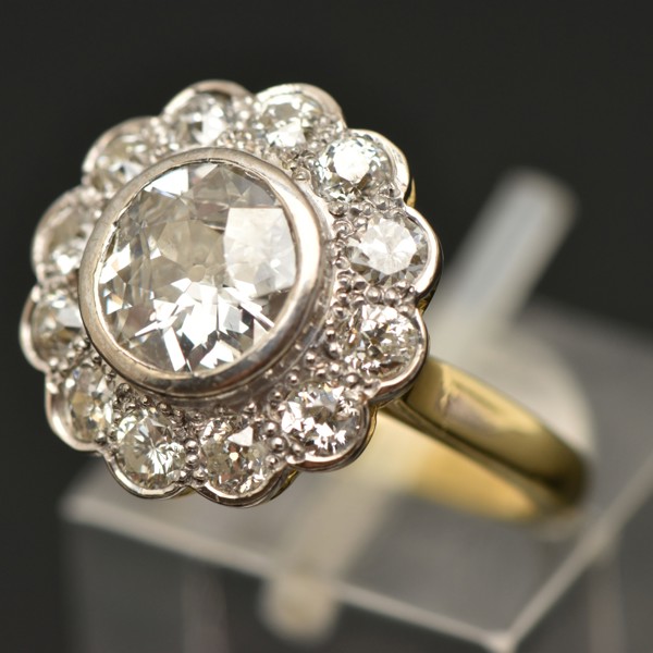 18Ct Gold Diamond Cluster Ring Sold £2,800