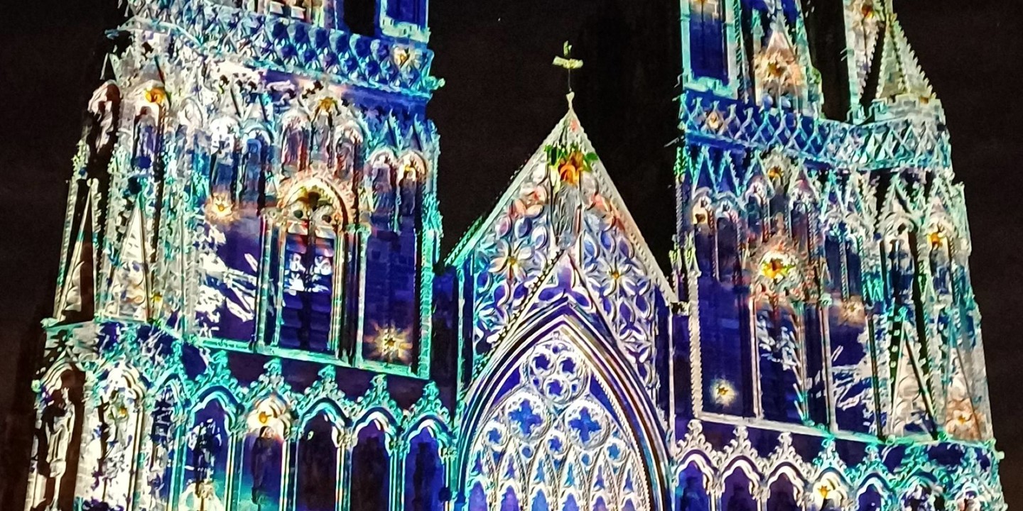 2025 Lichfield Cathedral Christmas Light Show (9)