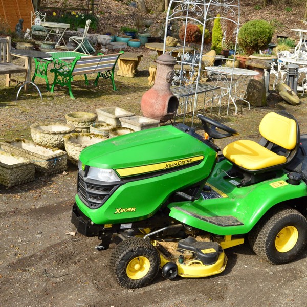 John Deere Ride On Lawnmower Sold £2,000