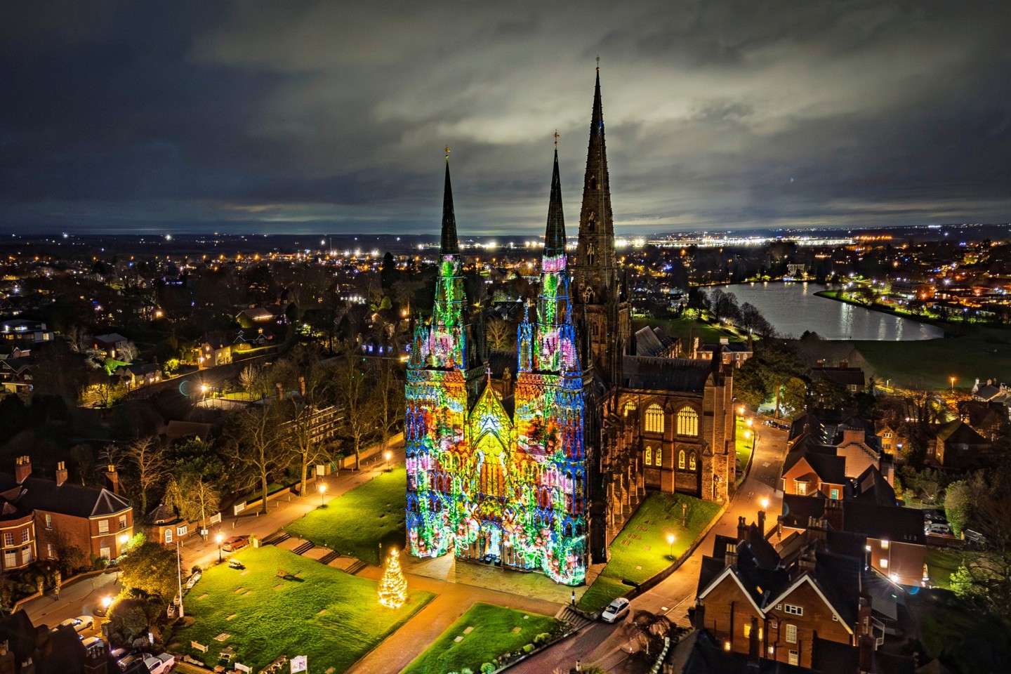 Lichfield Cathedral Christmas Light Show MUST CREDIT Copyright © Bruce Adams Daily Mail