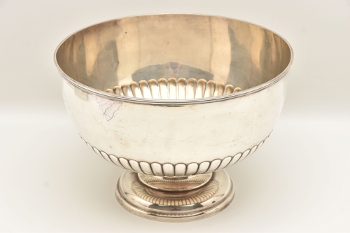 Lot 518, an Edward VII silver punch bowl sold at £1,300.