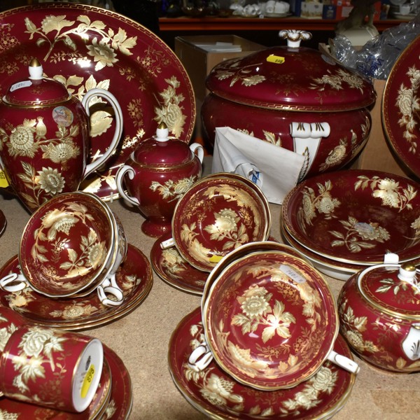 68 Pieces Of Wedgwood Ruby Tonquin Dinner Tea And Coffee Wares Sold £850