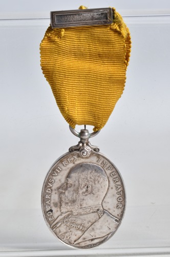 The obverse of the medal depicts the bust of King Edward VII in uniform facing left.