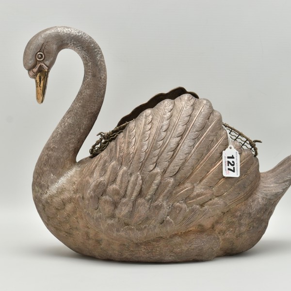 Silver Swan Centrepiece 6 600