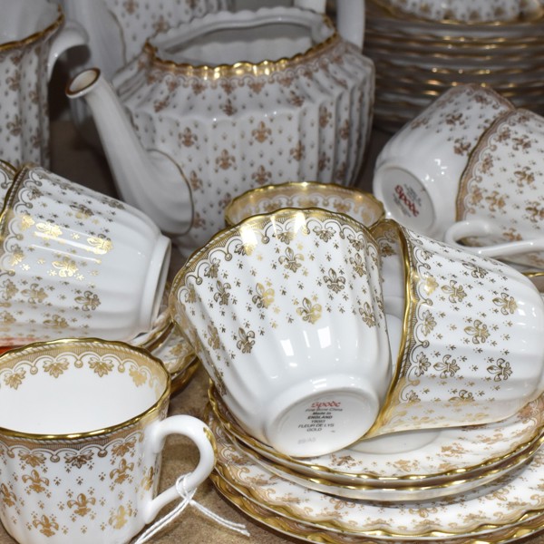 Spode Fleur De Lys Gold Dinner And Tea Service Sold £700