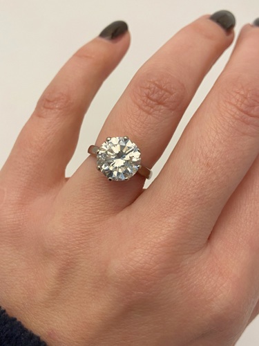 The 5ct diamond: For a stone of this magnitude, valuers advised obtaining a Birmingham Assay Office Gemmology Lab report and with the clients’ approval arranged this.