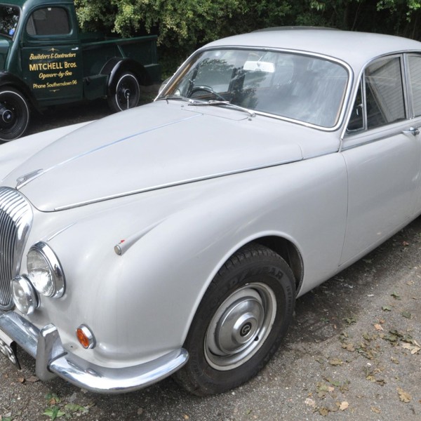 1968 Daimler V8 250 Sold £7,400