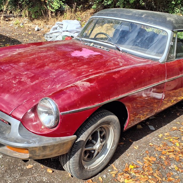 1977 MG B Roadster sold £1,700.jpg