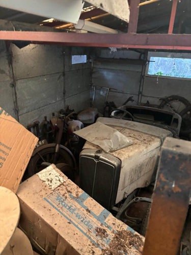 Early Morris Minor garage.jpg