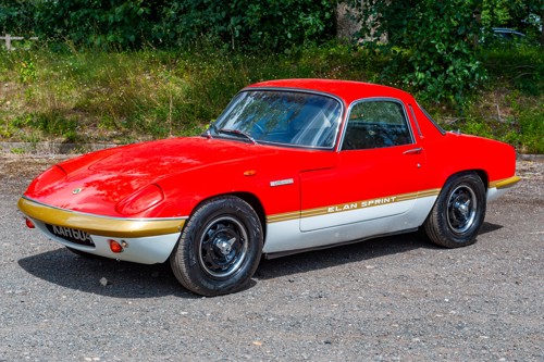 Lotus Elan FHC Sprint 1972 headlights down web.jpg