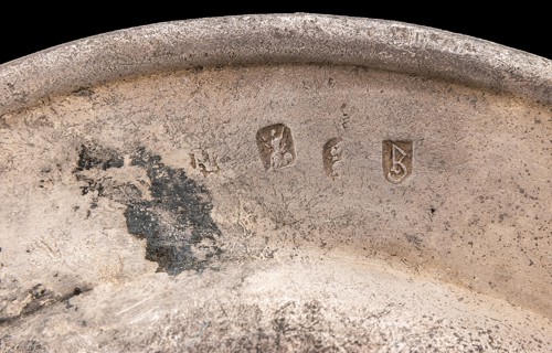 The plate is hallmarked for Anthony Nelme, London 1703.