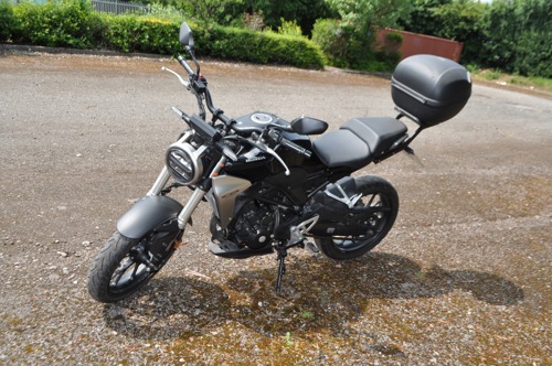 Lot 1: 2018 Honda CB400R.