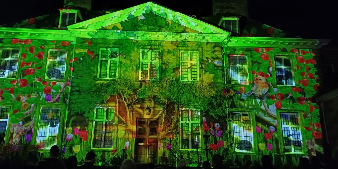 2025 Lichfield Cathedral Christmas Light Show (4)