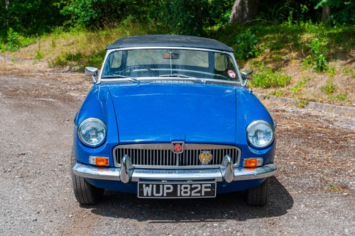 1967 MG B Roadster convertible sports car web 1.jpg