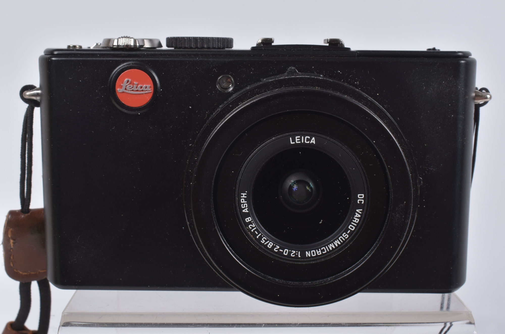 244B Leica D LUX 4 Digital Camera Web