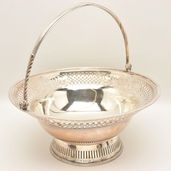George III silver bread basket sold £900.jpg