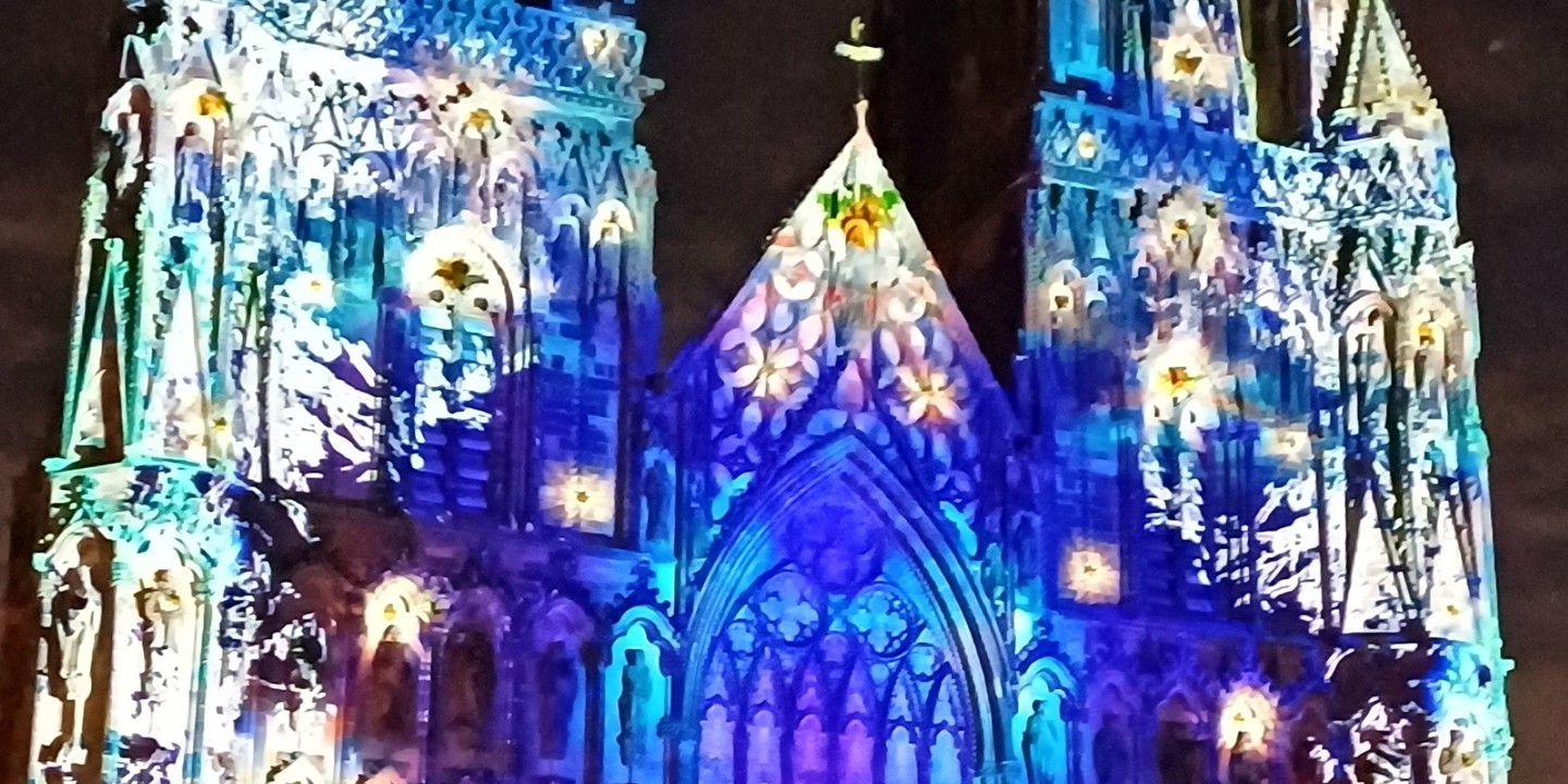 2025 Lichfield Cathedral Christmas Light Show (8)