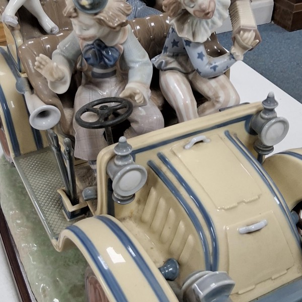 Lladro large ltd edition porcelain group 'Cicus Parade' sold £1,900 (detail).jpg