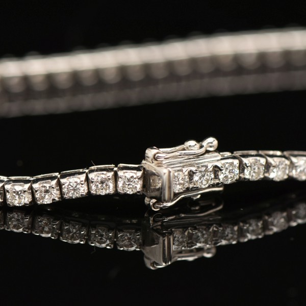 18Ct White Gold Diamond Tennis Bracelet Sold £1,300