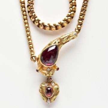 This Victorian garnet set gold snake necklace sold for £2,100 at auction in July 2022.