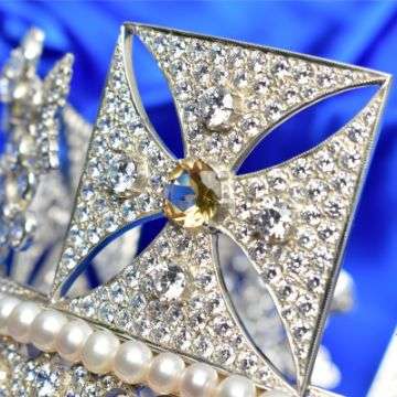 The royal replica of the fabulous King George IV State Diadem created by jeweller Richard Witek as a retirement project. The reproduction is set throughout with cubic zirconia standing in for diamonds, with the principal cross featuring a yellow citrine.