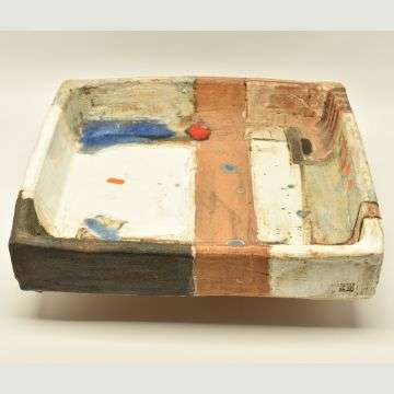This Robin Welch studio pottery square form bowl sold at £660.